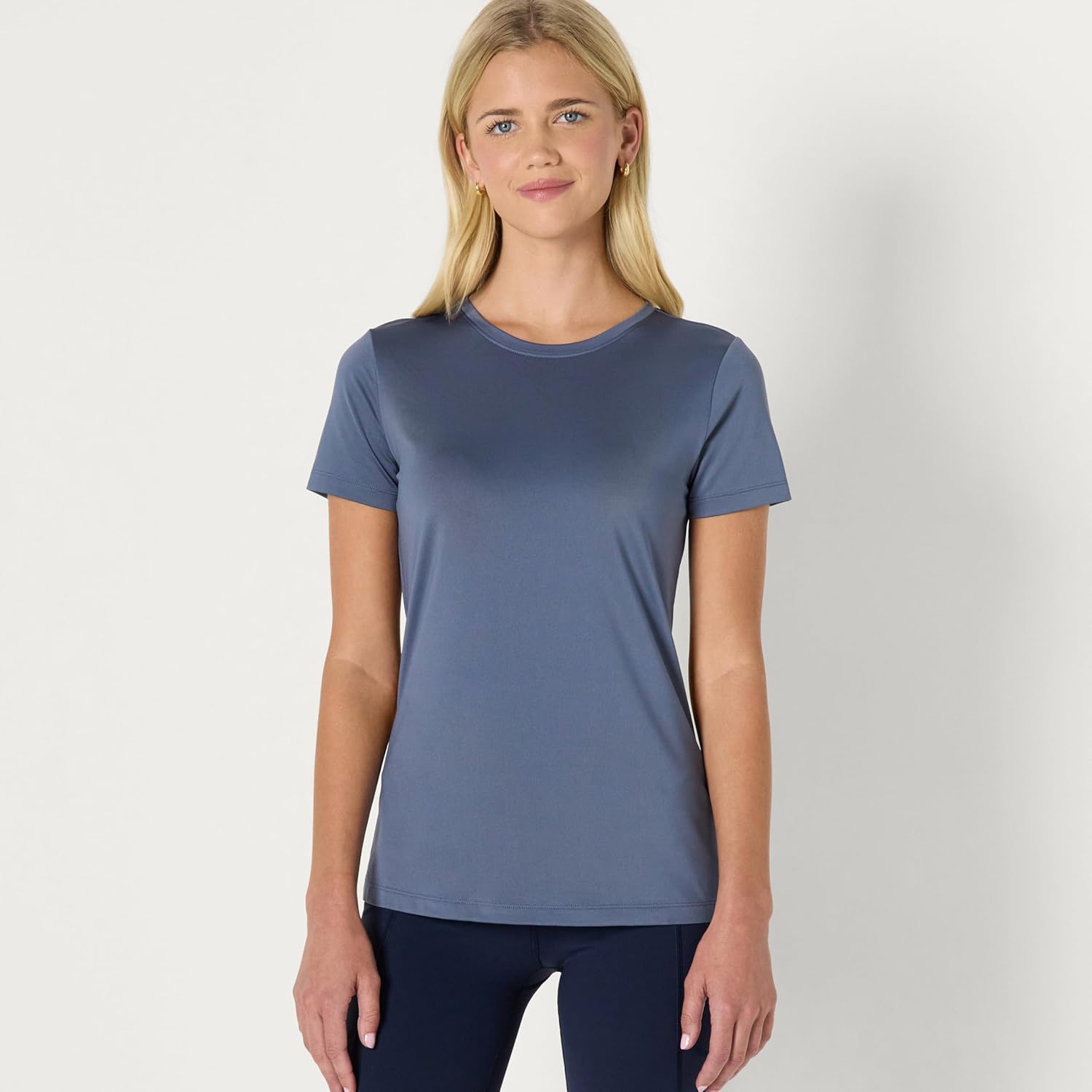 Thumbnail 3 de Amazon Essentials Damen Active Quick Dry Tech Kurzarm-T-Shirt mit Rundhalsausschnitt – Übergröße erhältlich