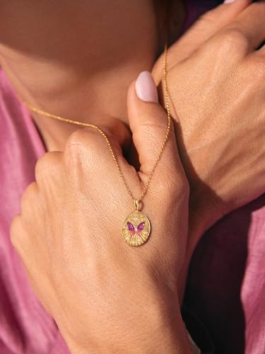 Detalle de SINGULARU Collar Medallion Butterfly Rose: latón bañado en oro 18Kt, cadena 45 cm