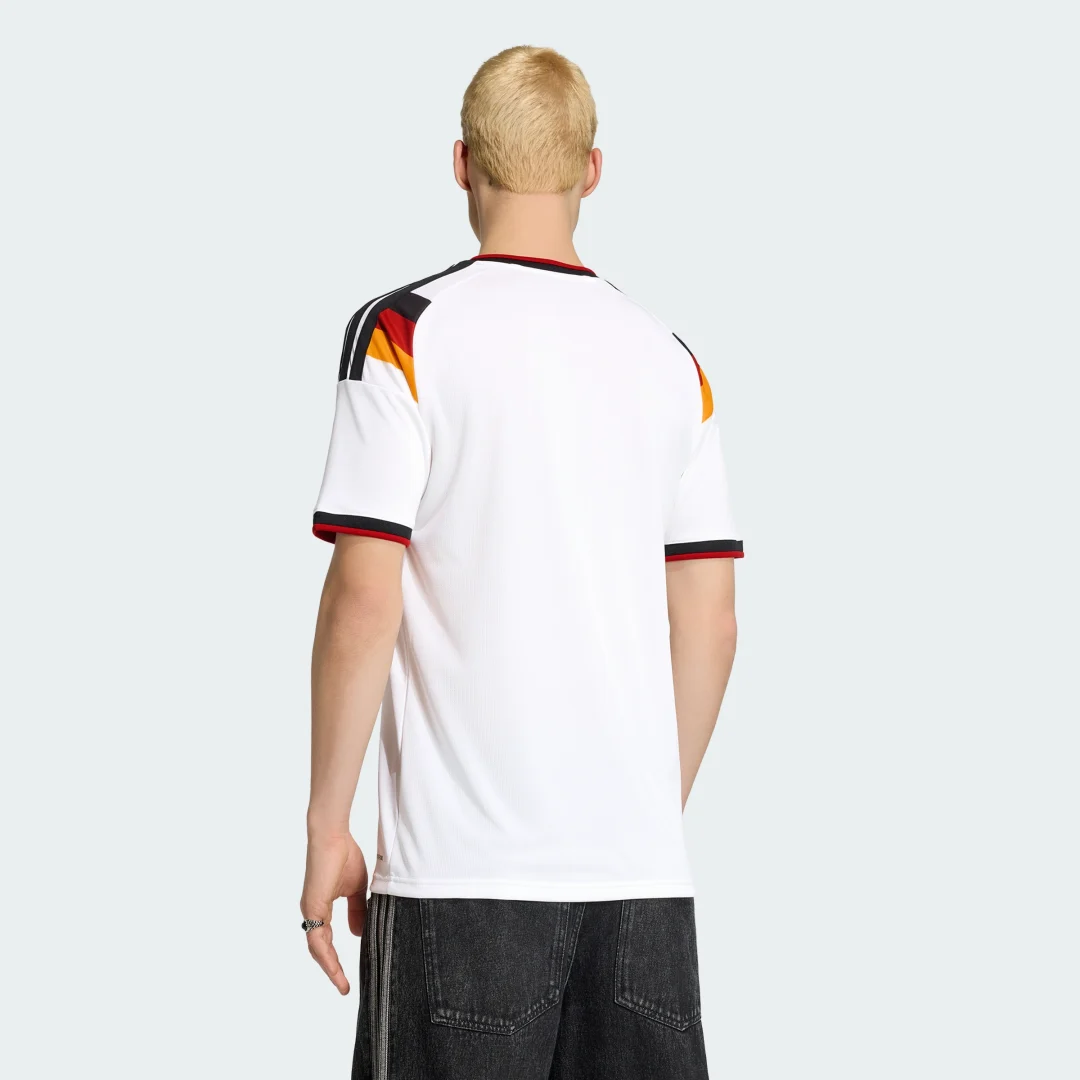 Detalle 2 de Camiseta primera equipación Alemania 26 de Adidas — diseño blanco y comodidad para los aficionados