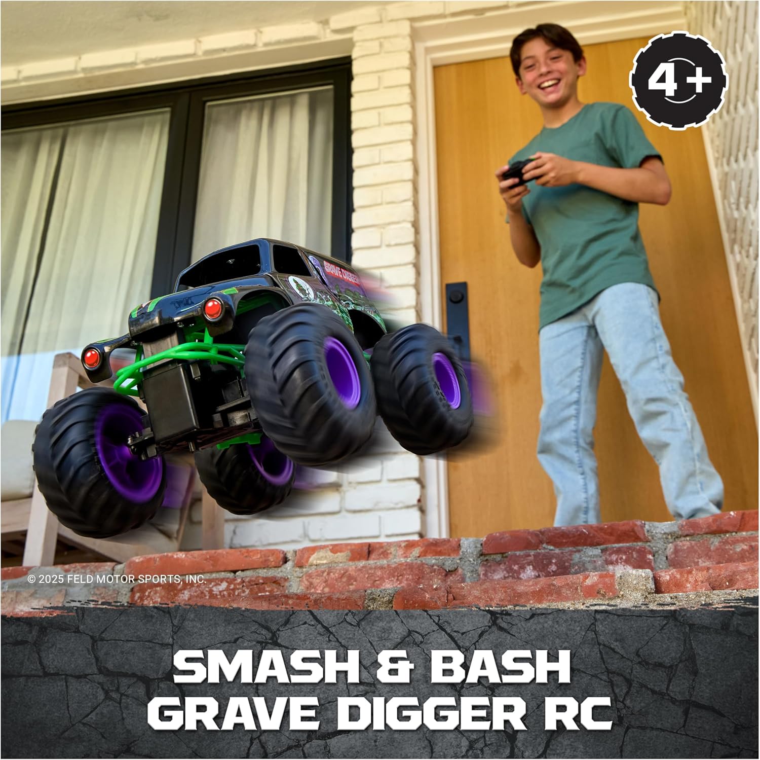 Detalle 2 de Monster Jam Grave Digger 1:15 RC Truck