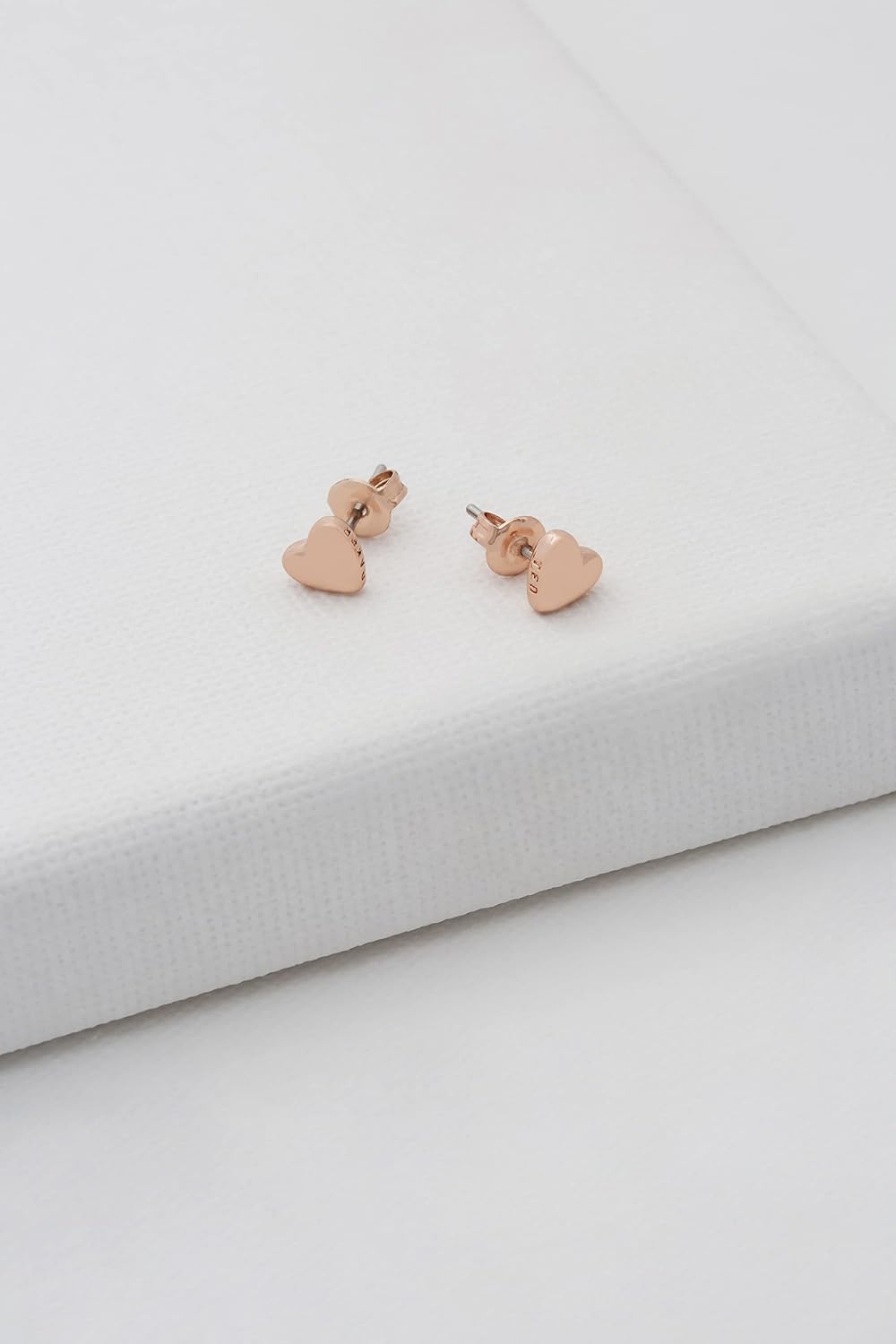 Thumbnail 6 de Ted Baker Harly Tiny Heart Stud Earrings 0.6cm