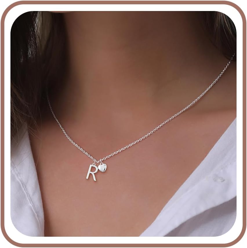 Detalle de Sterling Silver Heart Initial Necklace
