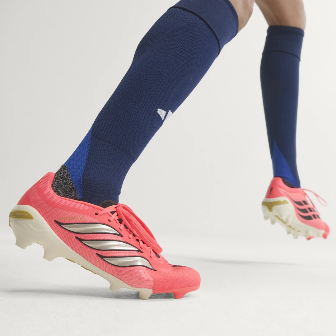 Detalle 2 de Predator League para césped natural seco de Adidas - Bota rosa