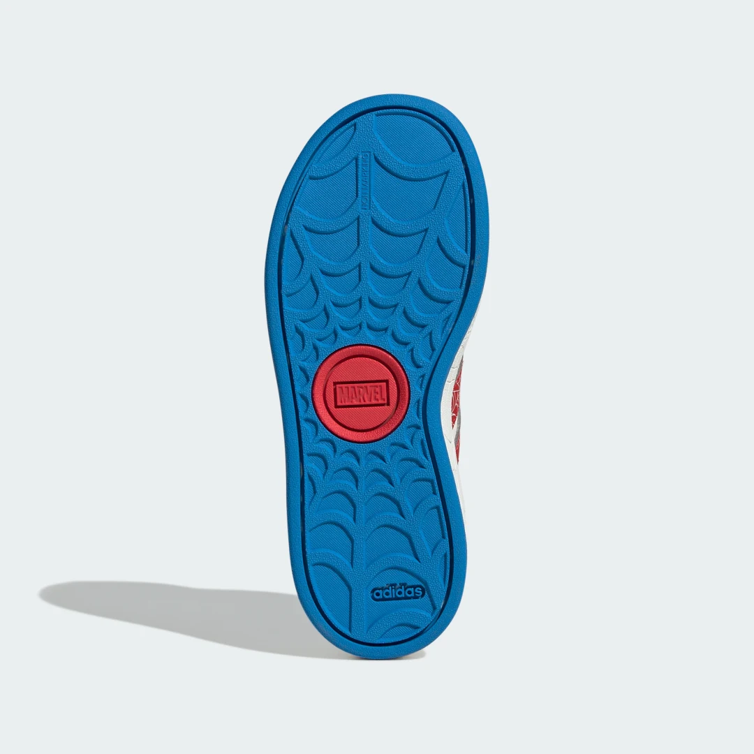 Detalle 2 de Zapatilla adidas Marvel Spider-Man Grand Court — estilo urbano en blanco
