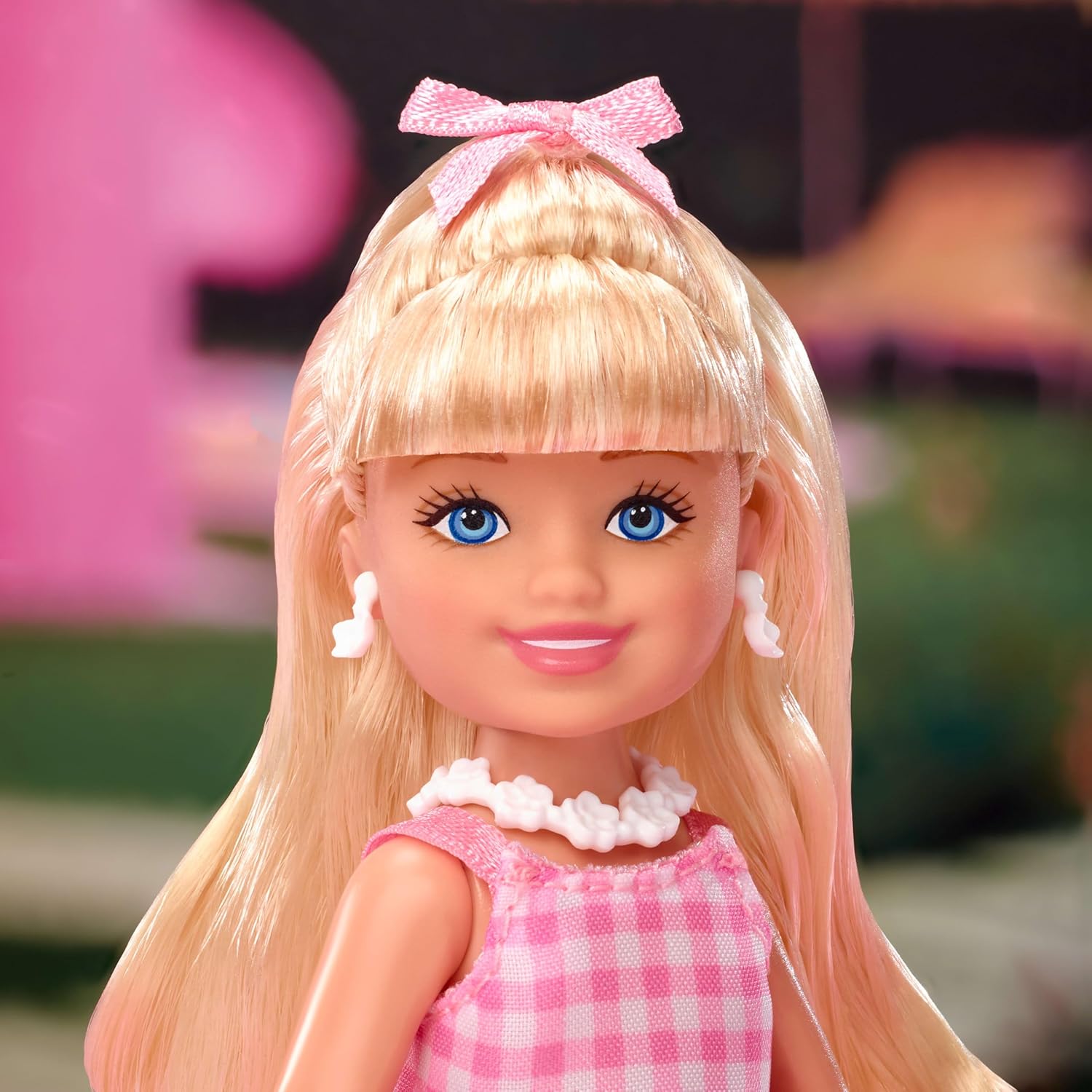 Thumbnail 1 de Barbie The Movie Chelsea Collectible 4-Pack (JBH77) – President Ken and Gloria character dolls