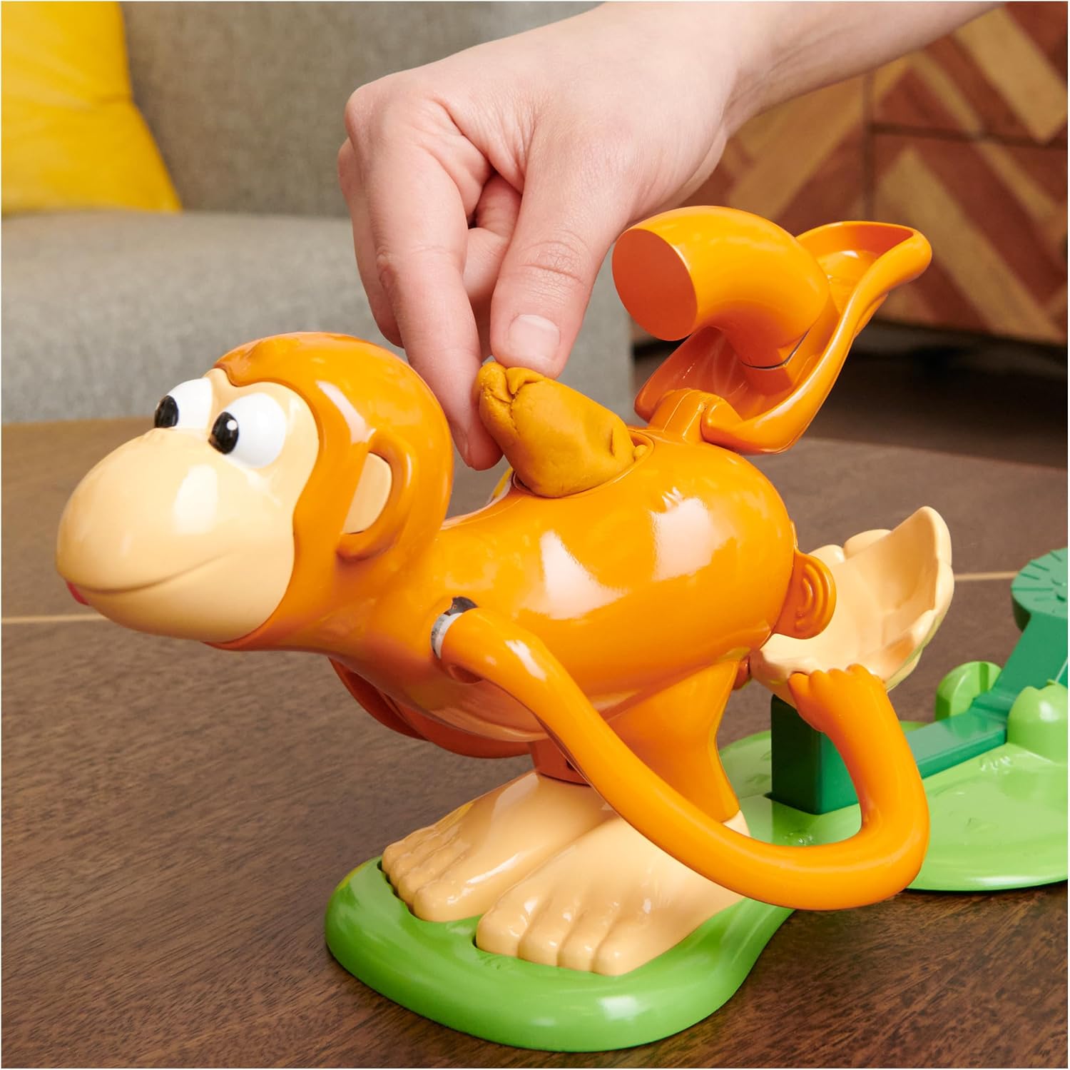 Detalle 2 de Spin Master Games Monkey See Monkey Poo family game with monkey flinger