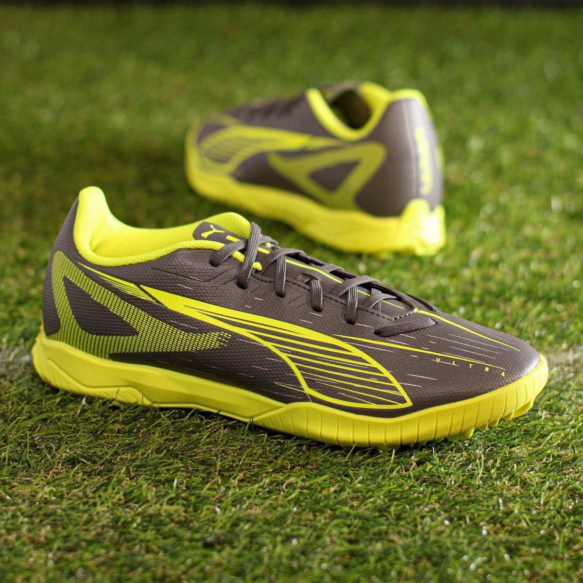 Detalle de PUMA Ultra 5 Play TT 10790502, Scarpe da Calcio: leggerezza e controllo per il campo