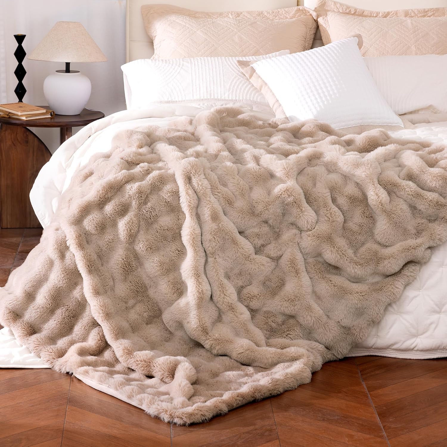 Detalle de blunique Ultra Soft Cozy Faux Fur Throw Blanket (60x80) - Light Brown