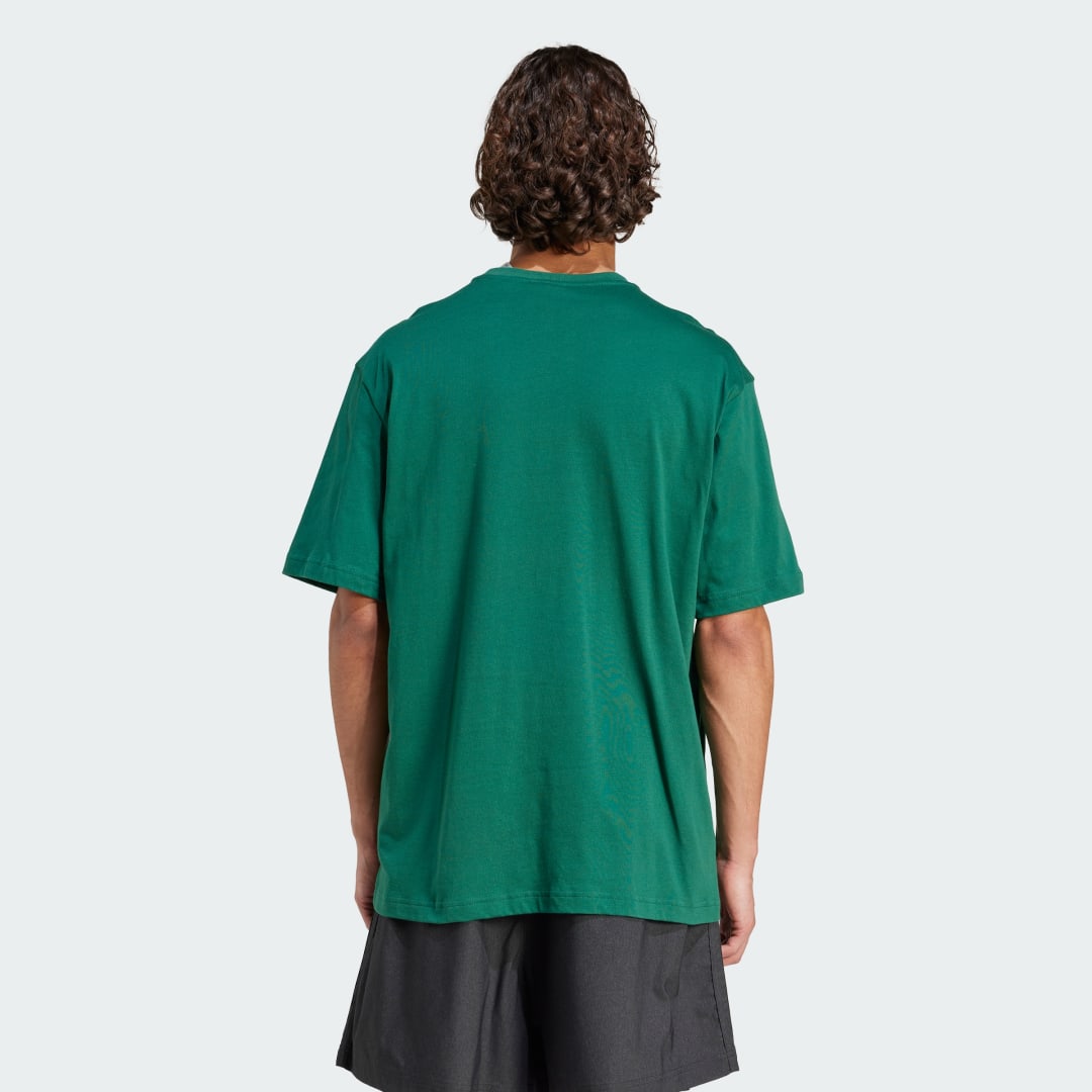 Detalle 2 de Camiseta Badge Graphic de Adidas en Verde