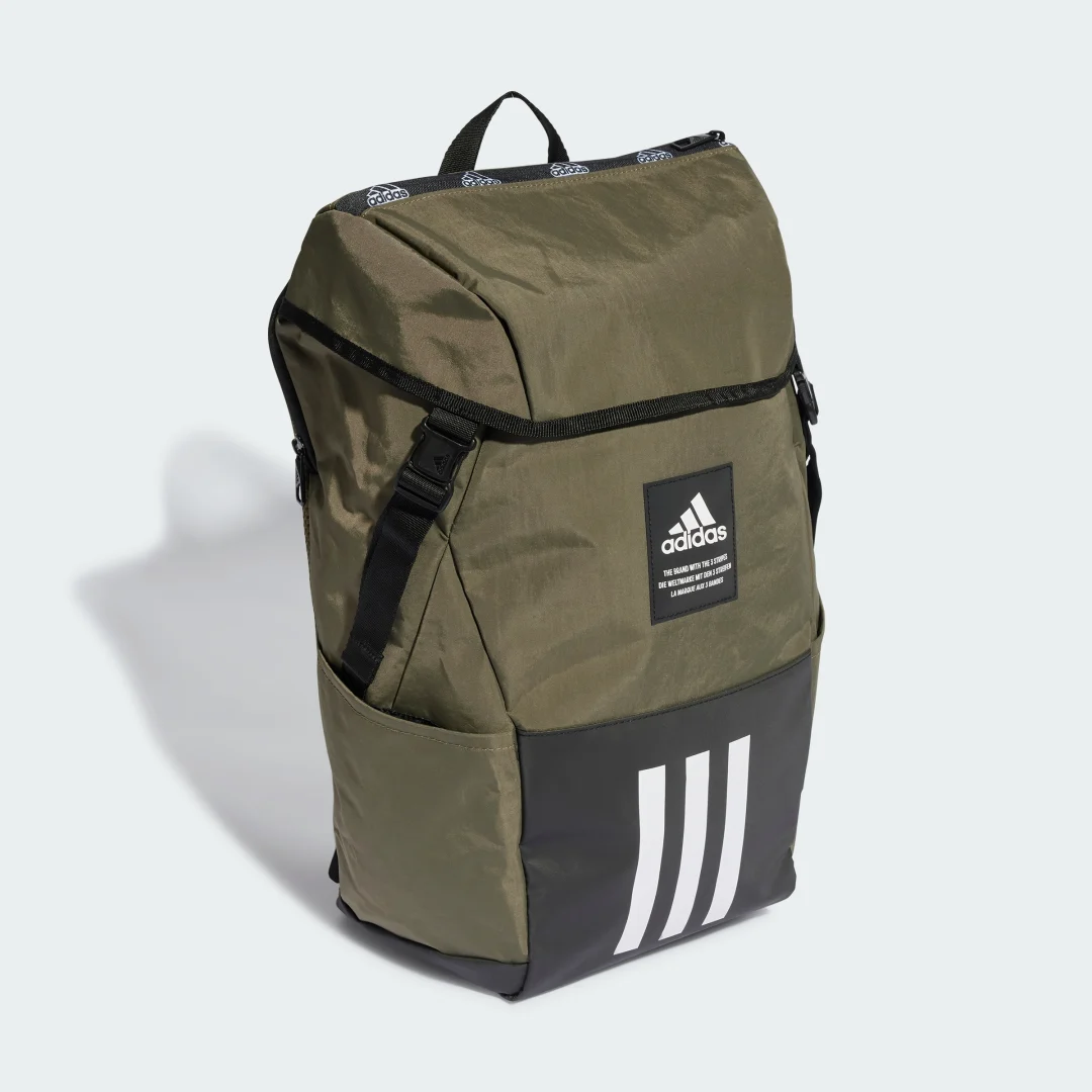 Detalle de Mochila 4ATHLTS Camper de Adidas: versatilidad y estilo para tu día a día