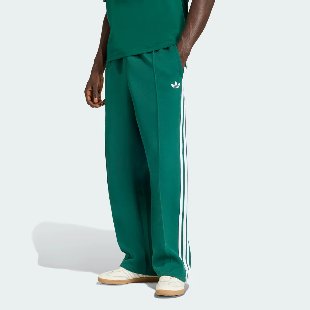 Detalle de Pantalón holgado Spacer Adicolor de Adidas: comodidad técnica para el día a día