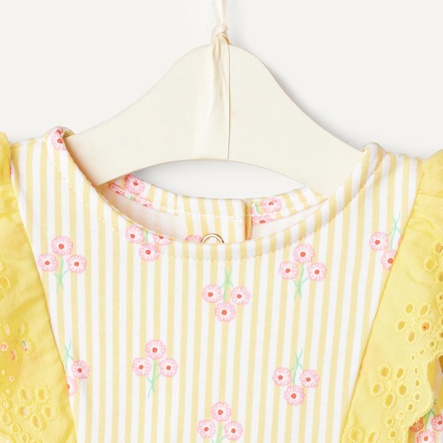 Thumbnail 3 de Amazon Essentials x Sofia Grainge Toddlers & Baby Girls Cotton Eyelet Top & Shorts Play Set (Multipacks)