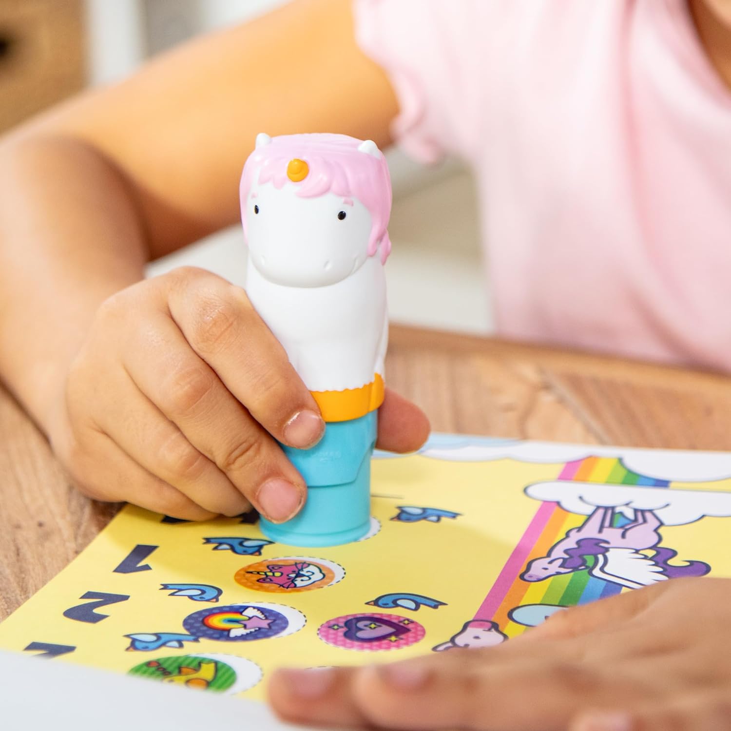 Detalle 2 de Melissa & Doug Sticker Wow Unicorn Pad