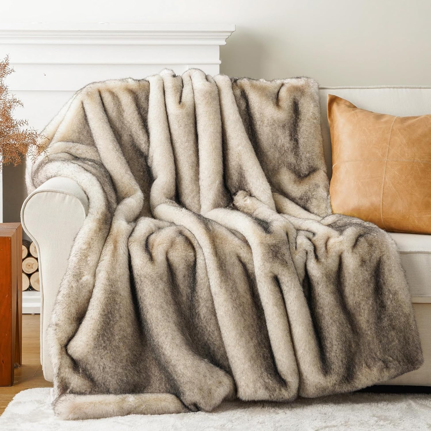 Detalle de Battilo Luxury Faux Fur Throw Blanket, 50" x 60", Black-Tipped Reversible