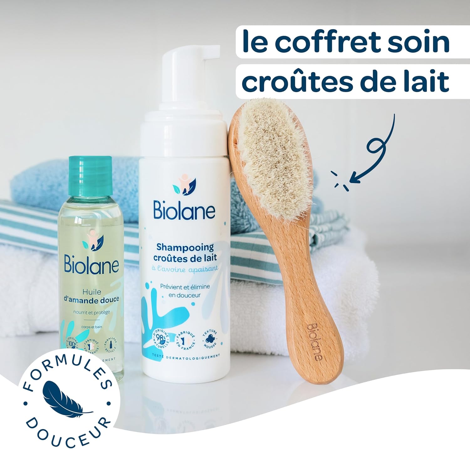 Thumbnail 1 de Coffret Biolane soins croûtes de lait (huile d’amande douce, shampooing et brosse à poils doux) dès la naissance