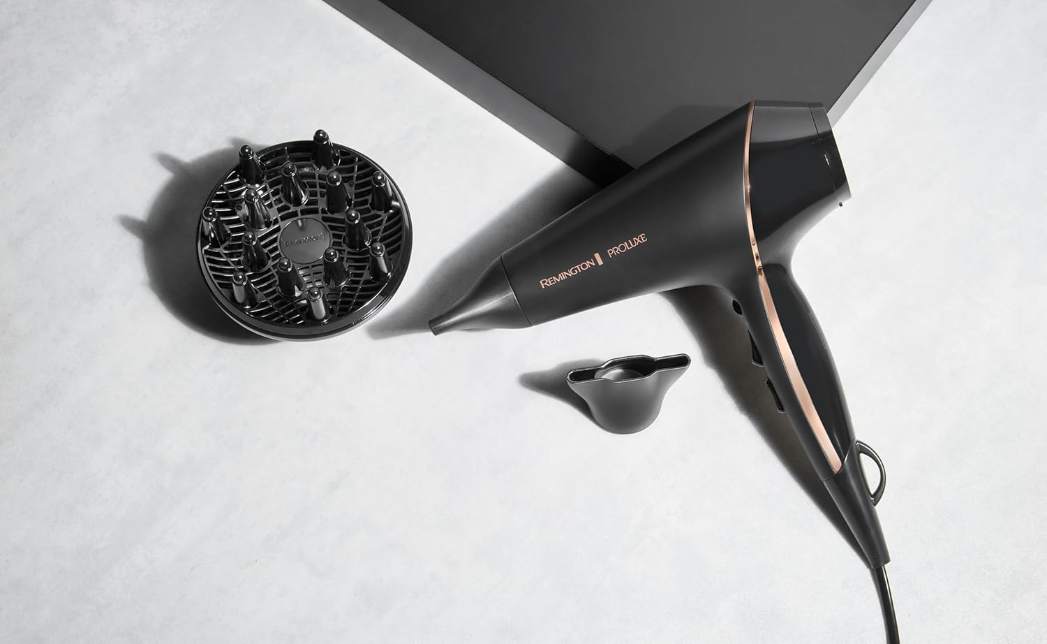 Detalle 2 de Remington Sèche-cheveux Ionique PROluxe Midnight AC9140B – OptiHeat, 2400W, style salon