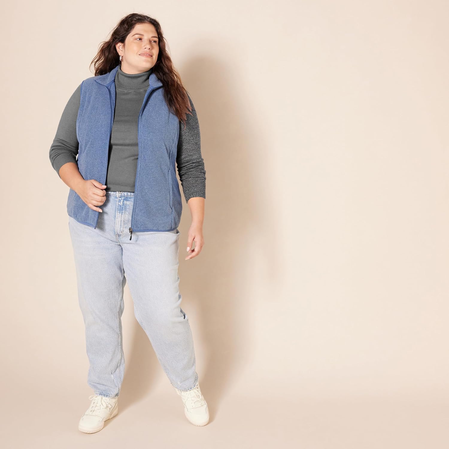 Thumbnail 6 de Amazon Essentials Damen leichter Rollkragenpullover mit langen Ärmeln – klassischer Schnitt (inkl. Übergrößen)