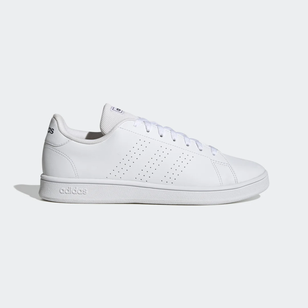 Detalle de Adidas ZAPATILLA ADVANTAGE BASE en blanco: estilo clásico para el día a día