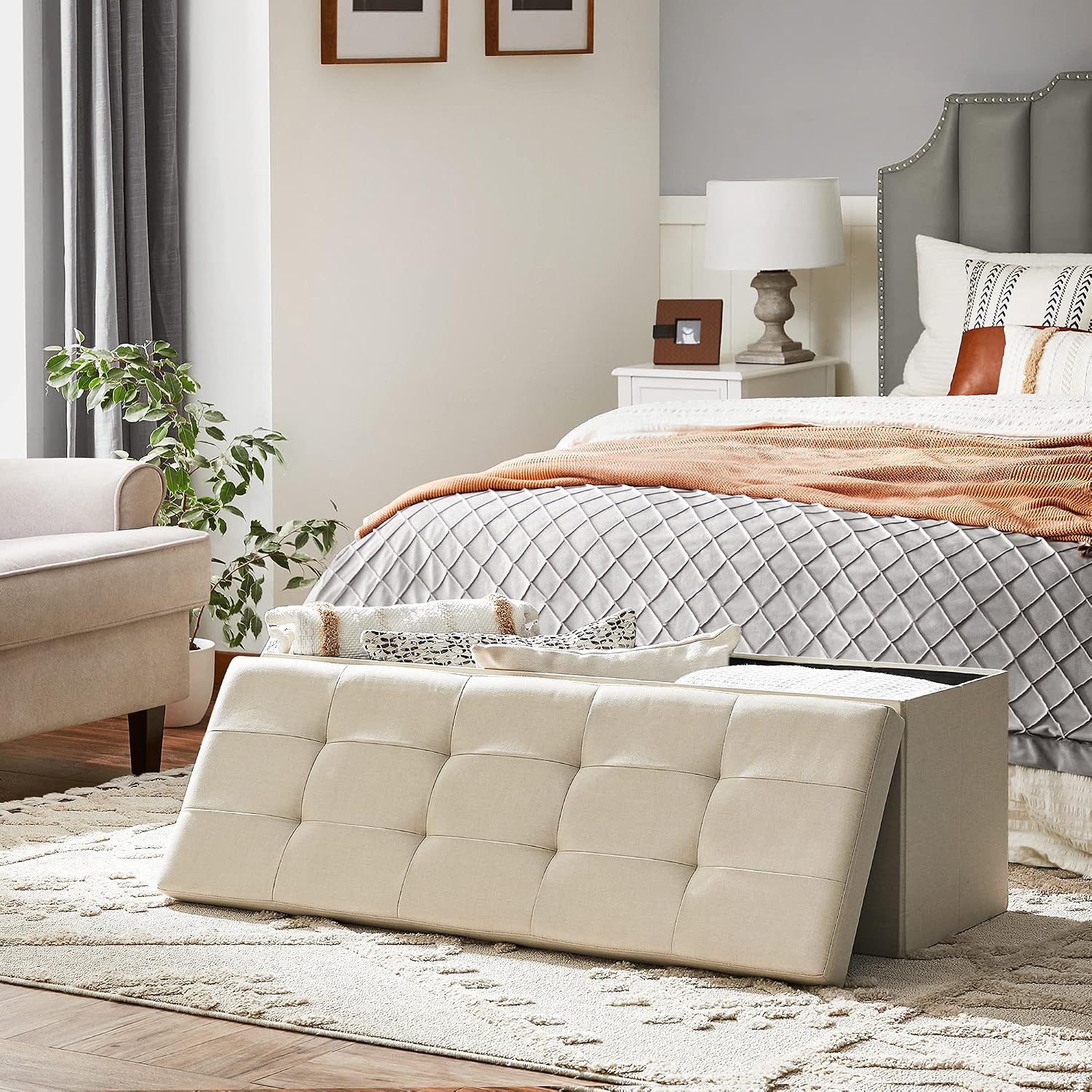 Detalle 2 de SONGMICS MAZIE LSF77BE cassapanca pouf contenitore pieghevole 38 x 110 x 38 cm bianco crema, portata 300 kg