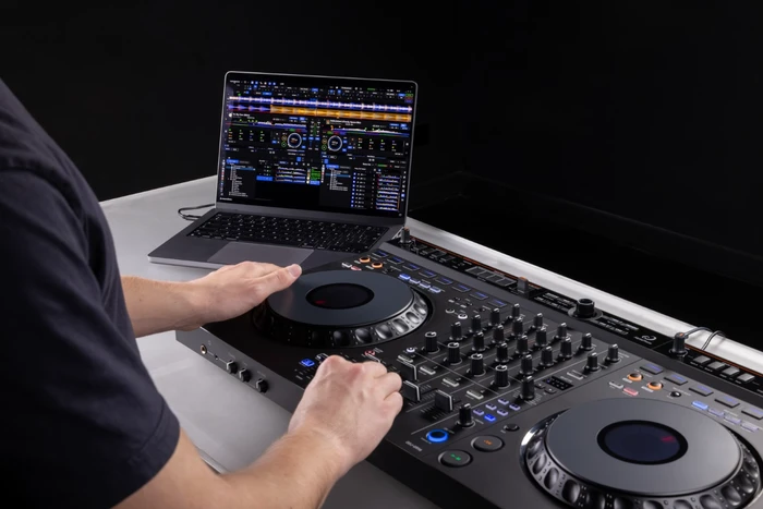 Detalle 2 de AlphaTheta DDJ-GRV6 DJ Controller für Remixes