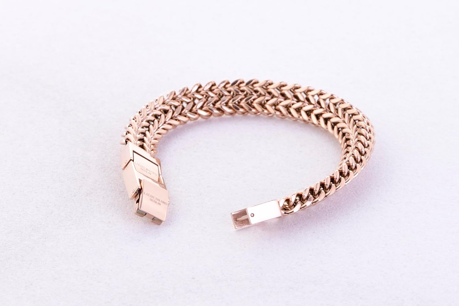 Detalle de LIEBESKIND BERLIN Woven Damen Schmuck – Geflochtene Kette, Armband, Ohrringe & Ring aus Edelstahl in Silber, Gold, Roségold & Schwarz