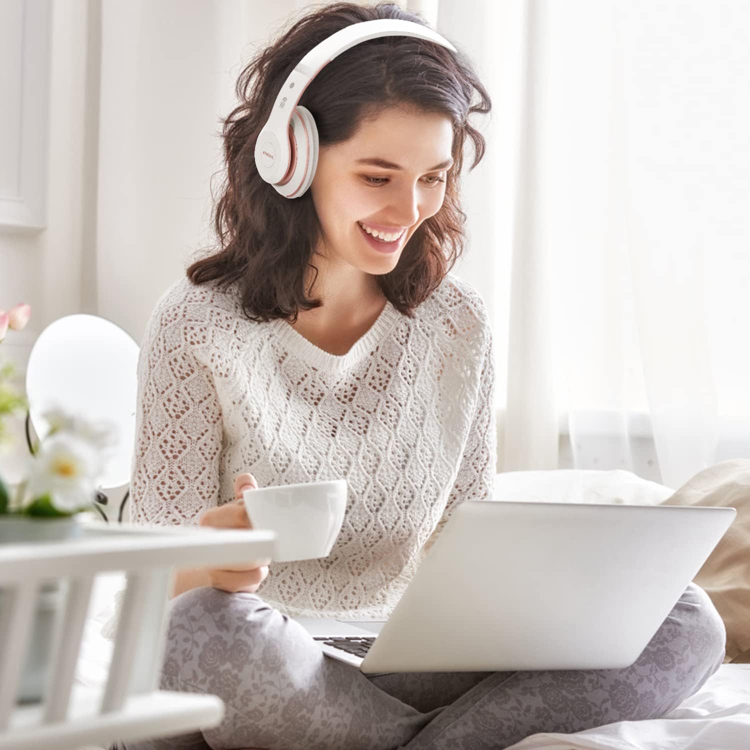 Detalle de Rebocico Bluetooth Headphones with 65 Hours Playtime and 6 EQ Modes
