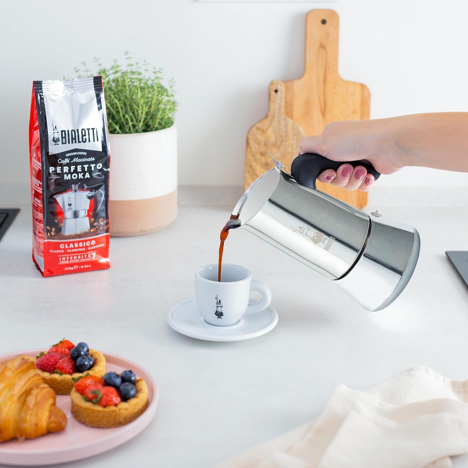 Detalle de Bialetti Venus Caffettiera ad induzione in acciaio 18/10, 4 tazze (170 ml) - Argento