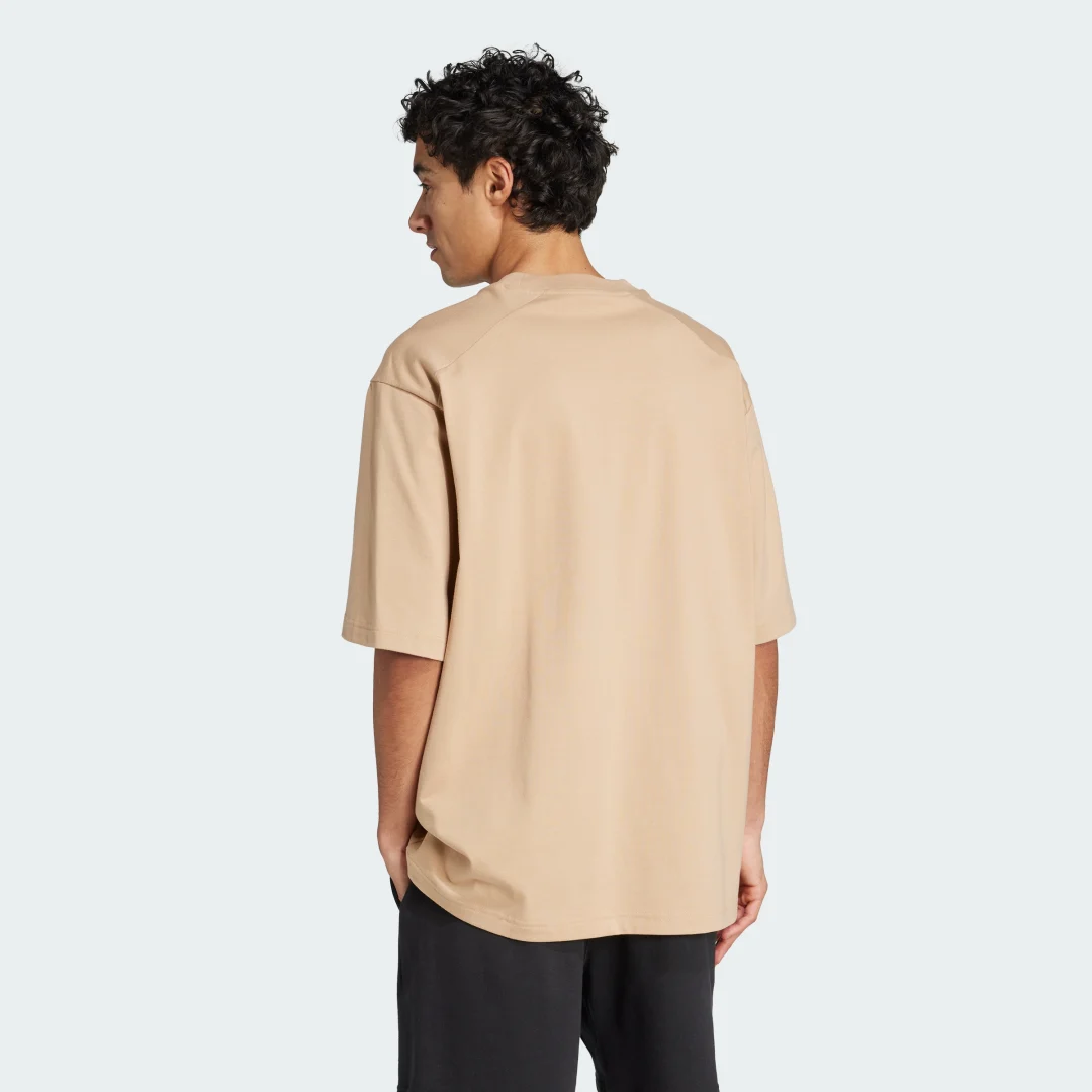 Detalle 2 de Codes Doodle Scooter Graphic Tee de Adidas (marrón) – guía de compra
