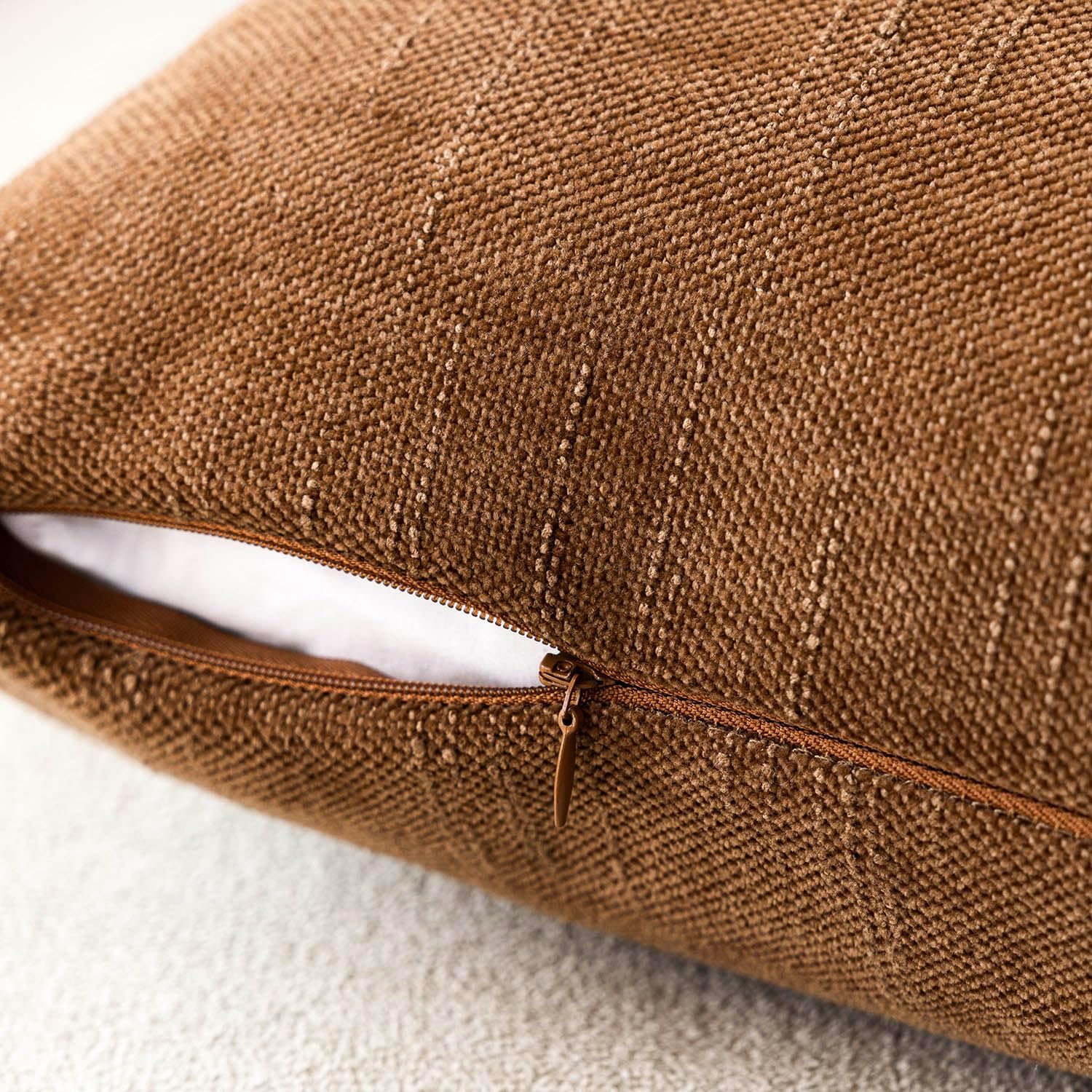 Detalle de Foindtower 2-Pack Soft Textured Throw Pillow Covers 18x18 in - Bronze