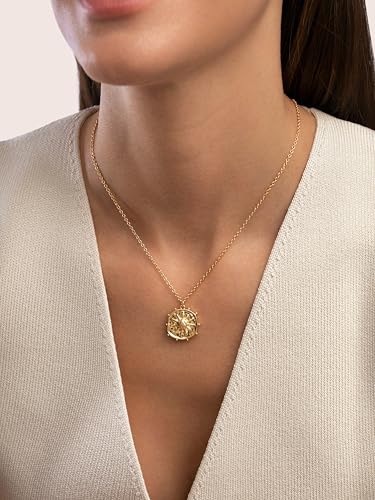 Detalle de SINGULARU Collier Solstice Sun: collar en latón bañando en oro 18K con sol grabado