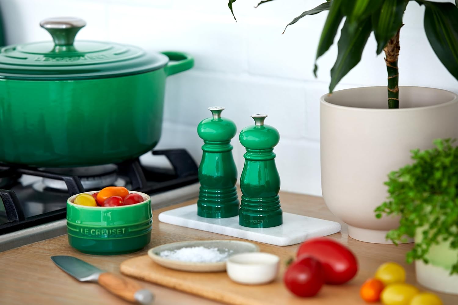 Thumbnail 5 de Le Creuset Signature Enamelled Cast Iron Round Casserole Dish with Lid, Bamboo (24 cm)