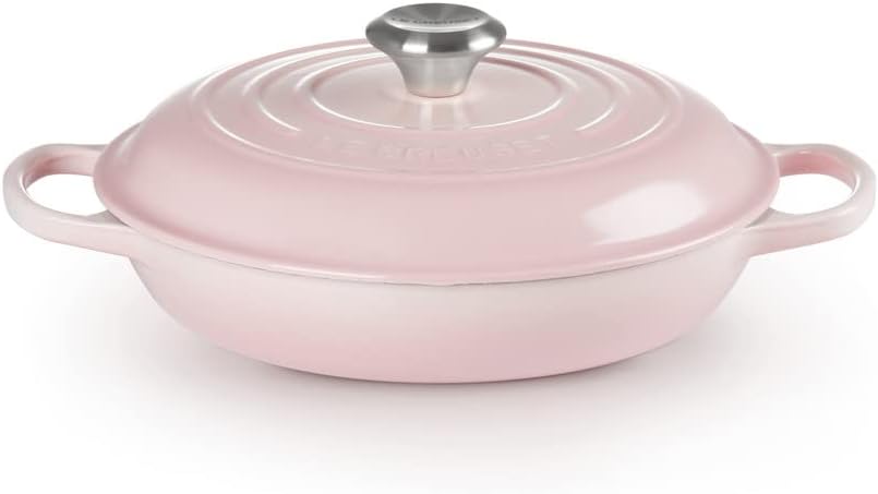Detalle de Le Creuset Signature Gusseisen Gourmet-Profitopf rund Ø 26 cm, 2,2 l – Shell Pink