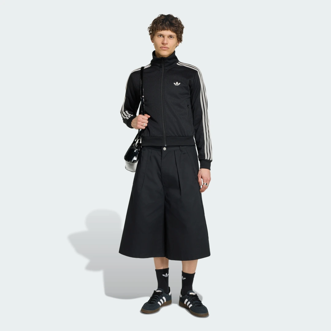 Detalle de Adidas Beckenbauer Cropped Track Top, sudadera corta negra