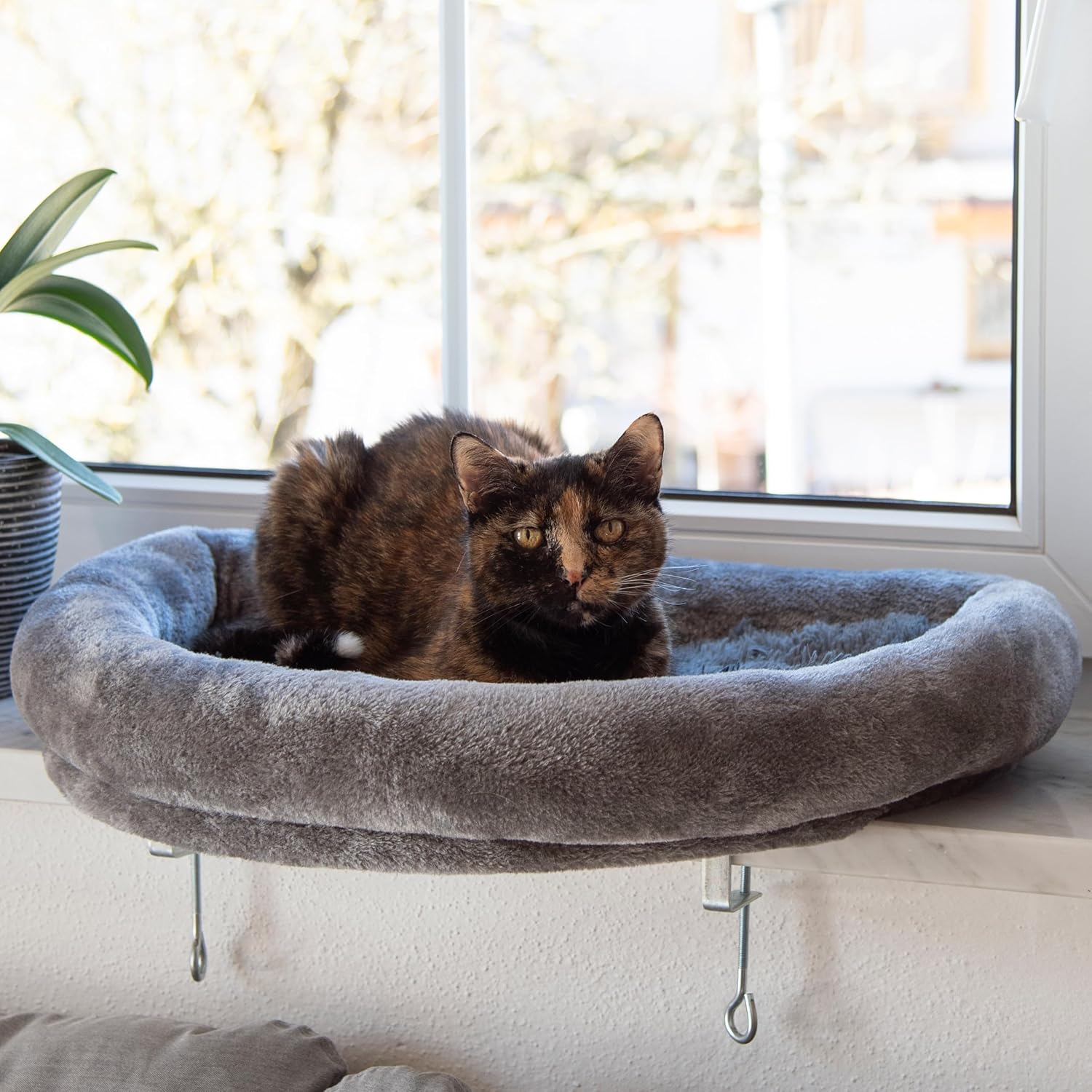 Detalle de Kerbl Pet Window Lounger Cat Bed, 55 x 35 x 10 cm, with Removable Cover
