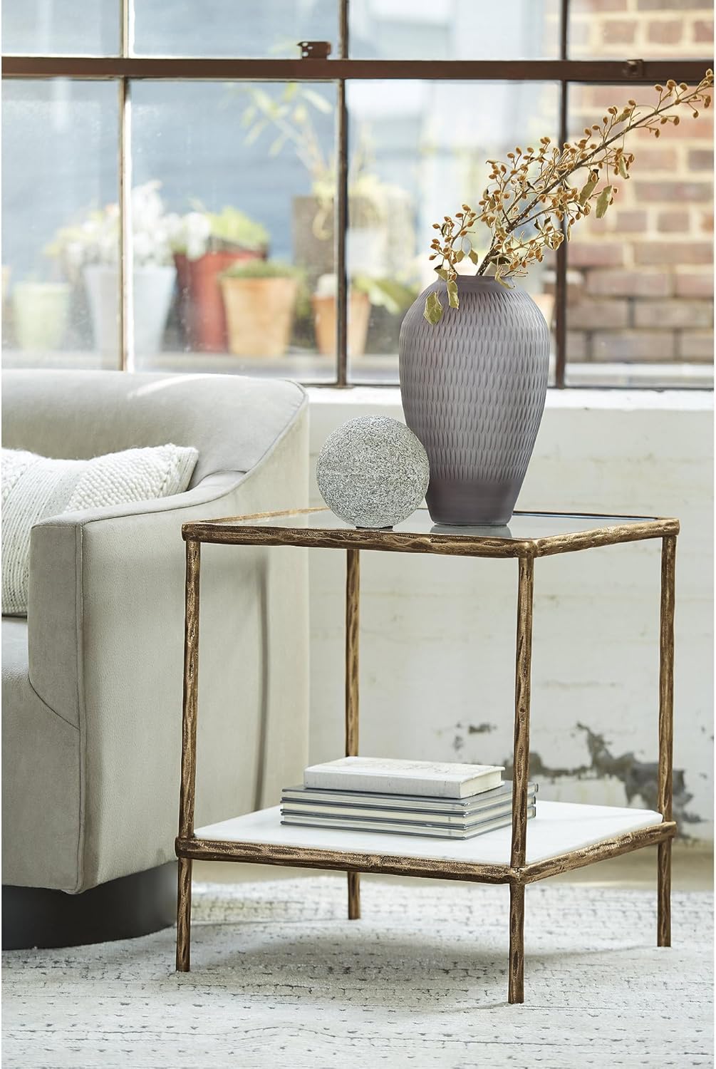Detalle 2 de Ashley Ryandale Accent Table 24.88"