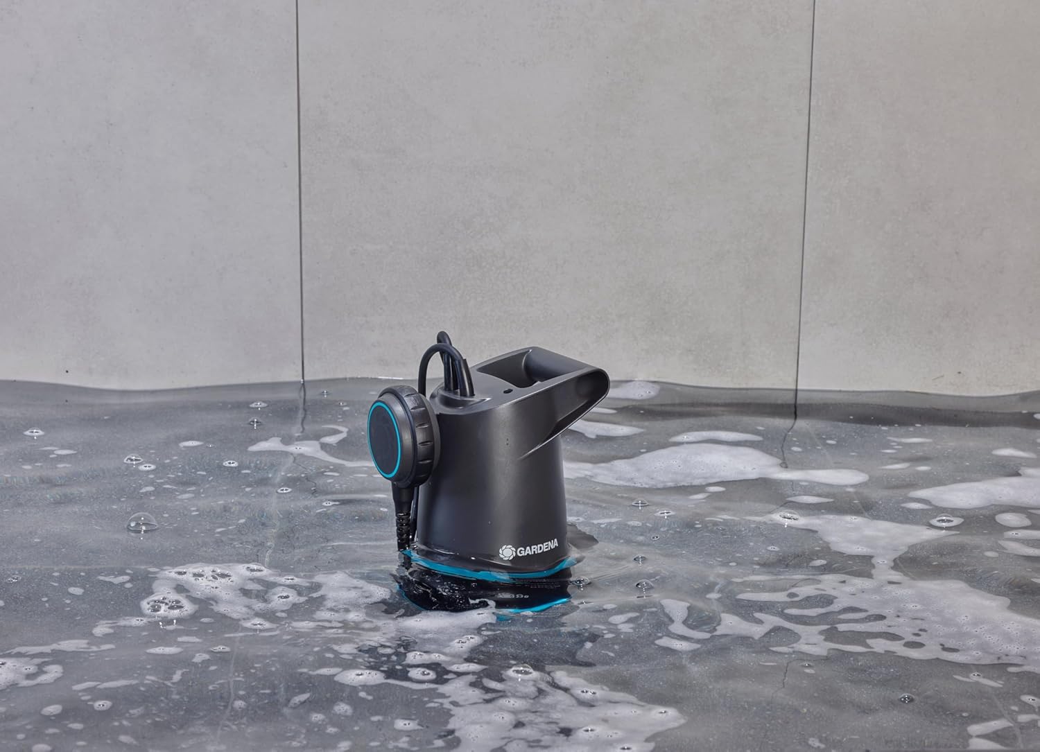 Thumbnail 6 de GARDENA 2-in-1 Klar-/Schmutzwasser-Tauchpumpe 20000 BASIC (09018-47) – 20.000 l/h mit Schwimmschalter