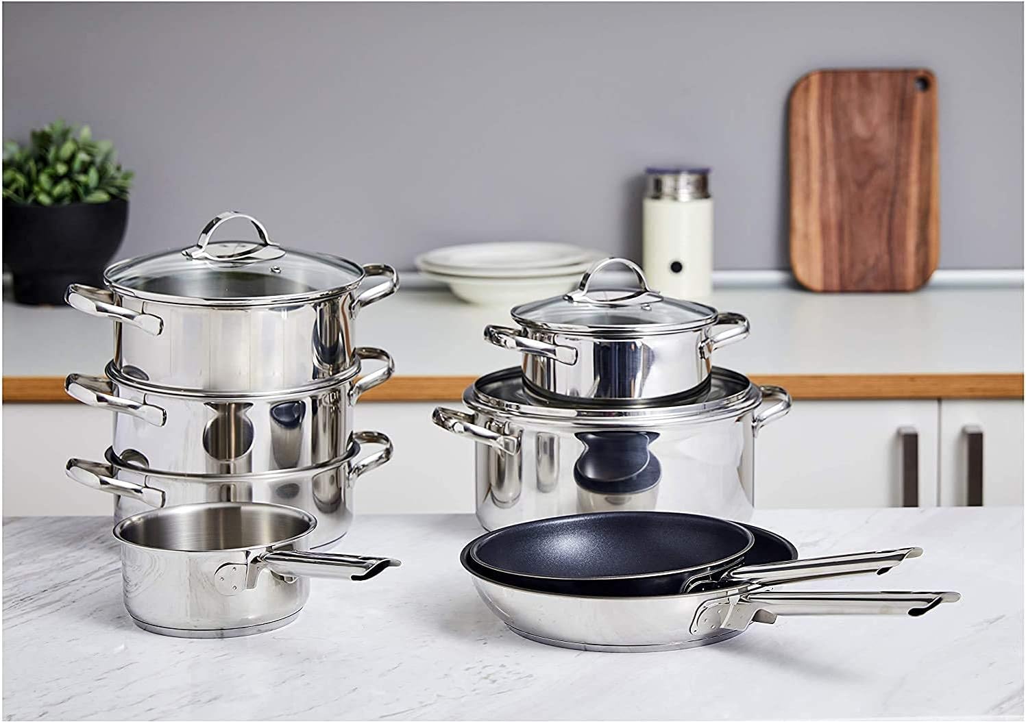 Detalle de Amazon Basics 11-Piece Stainless Steel Induction Cookware Set