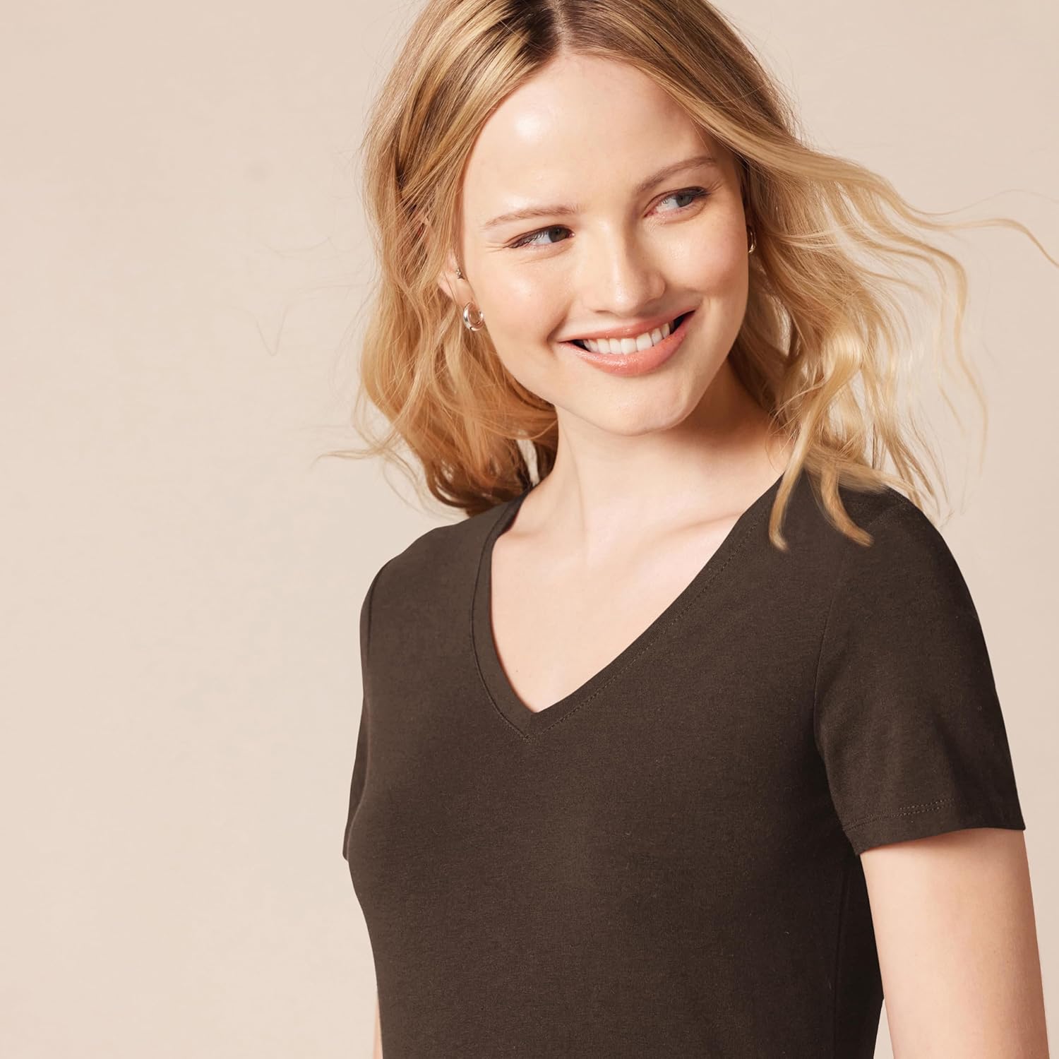 Thumbnail 3 de Amazon Essentials T-Shirt a Maniche con vestibilità Classica per Donna – Girocollo o V, confezioni multiple
