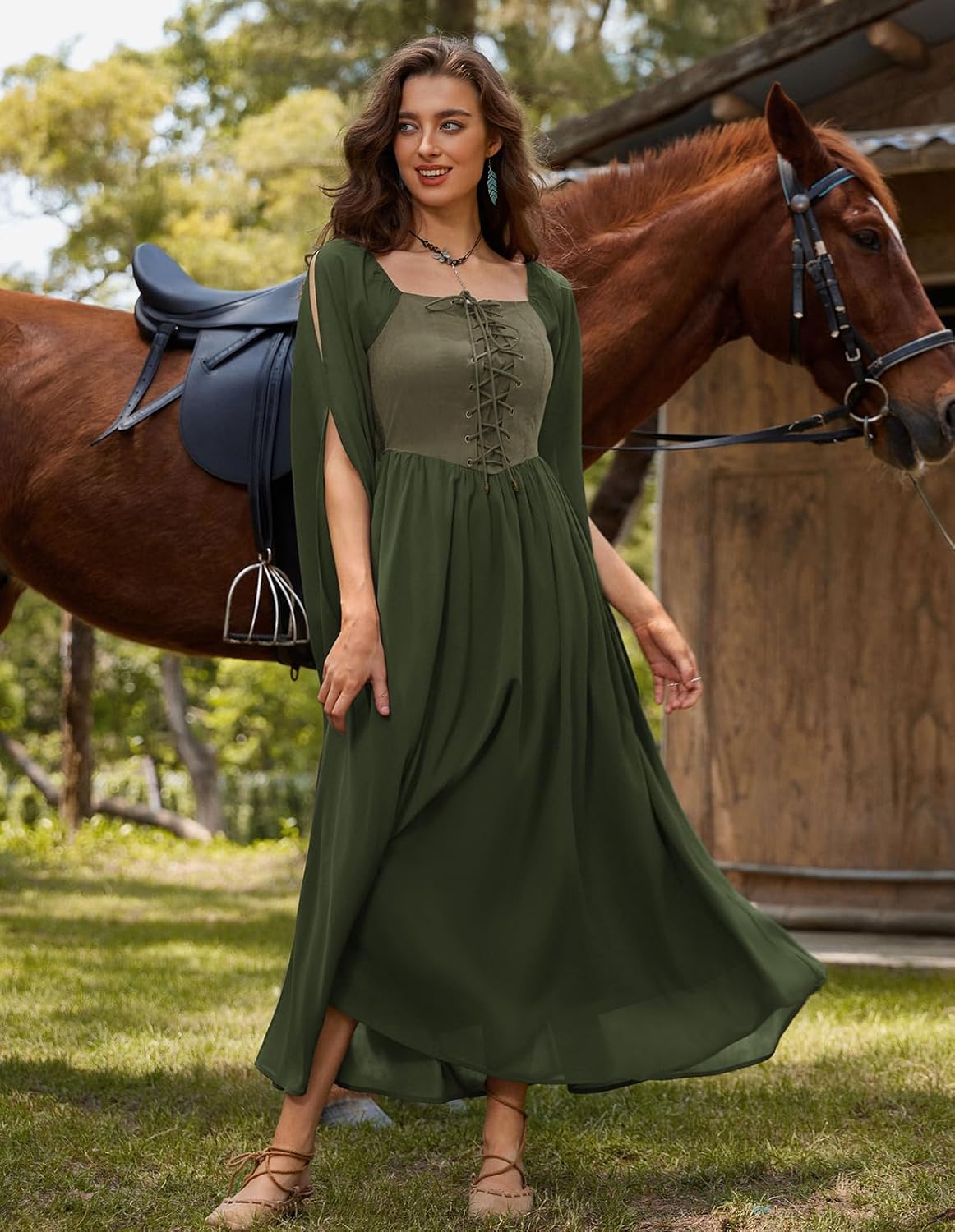Detalle de Scarlet Darkness Renaissance Costume: Women Pirate Dress with Pockets