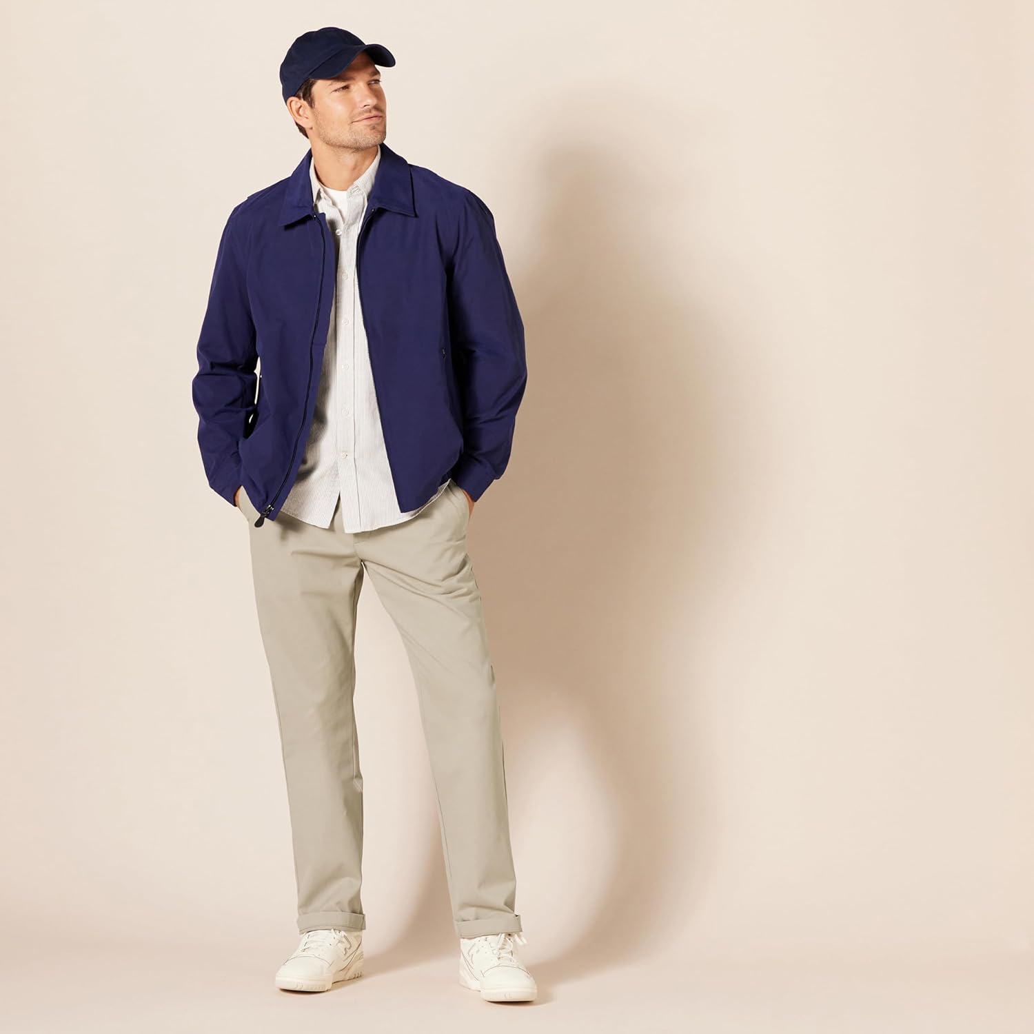 Thumbnail 2 de Amazon Essentials Men's Classic-Fit Wrinkle-Resistant Flat-Front Chino Trousers (Big & Tall)