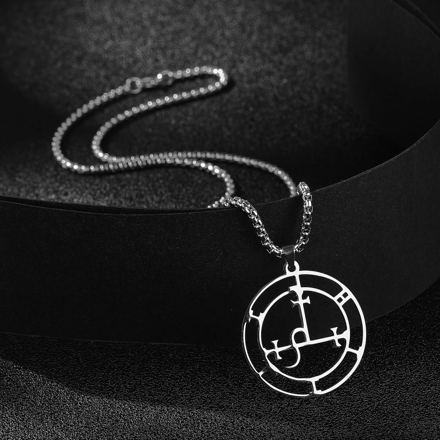 Thumbnail 3 de VASSAGO Sigil of Lilith Necklace – Lilith Sigil Hecate Pendant in Stainless Steel
