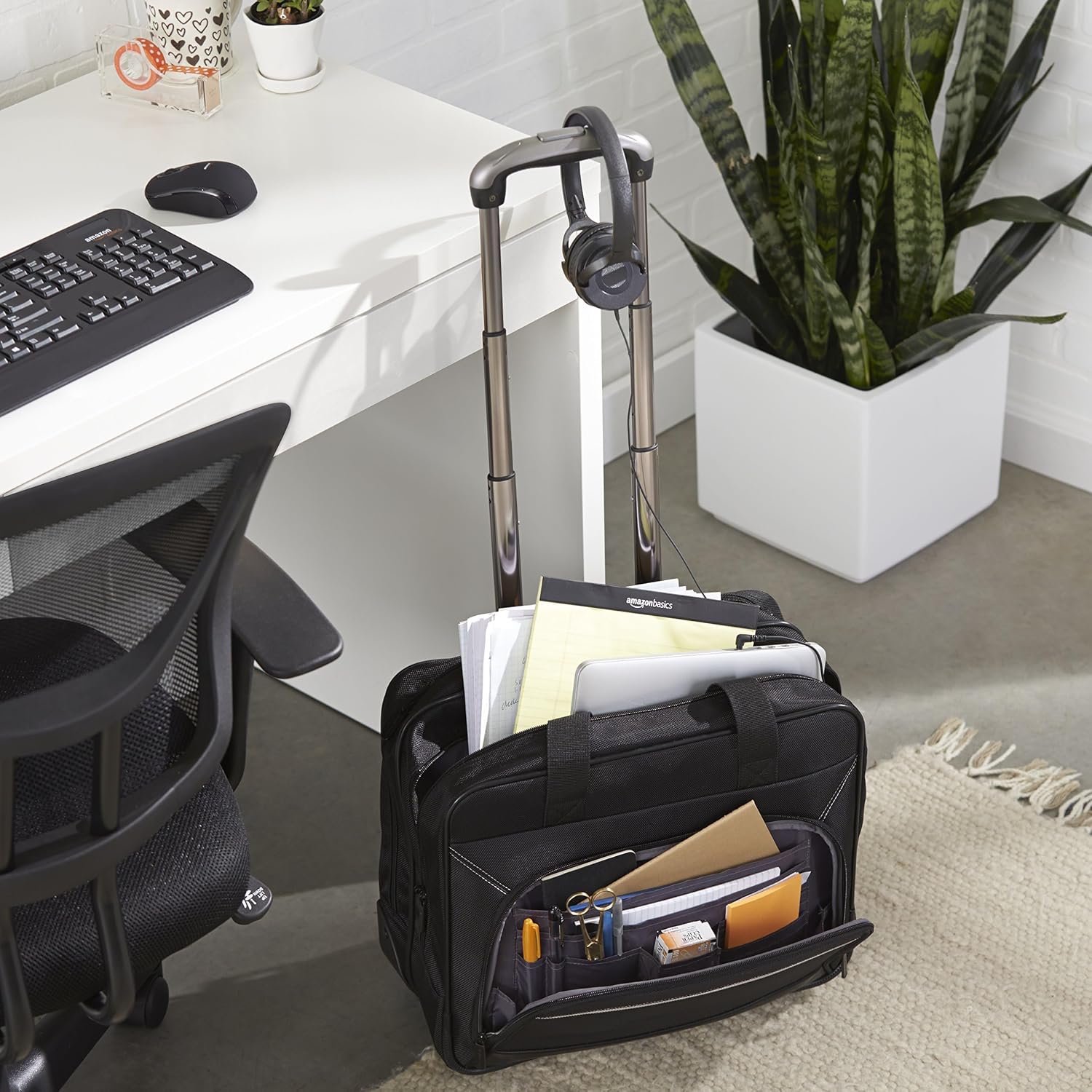 Thumbnail 1 de Amazon Basics – walizka na laptopa na kółkach do 15,6 cala z przednią kieszenią