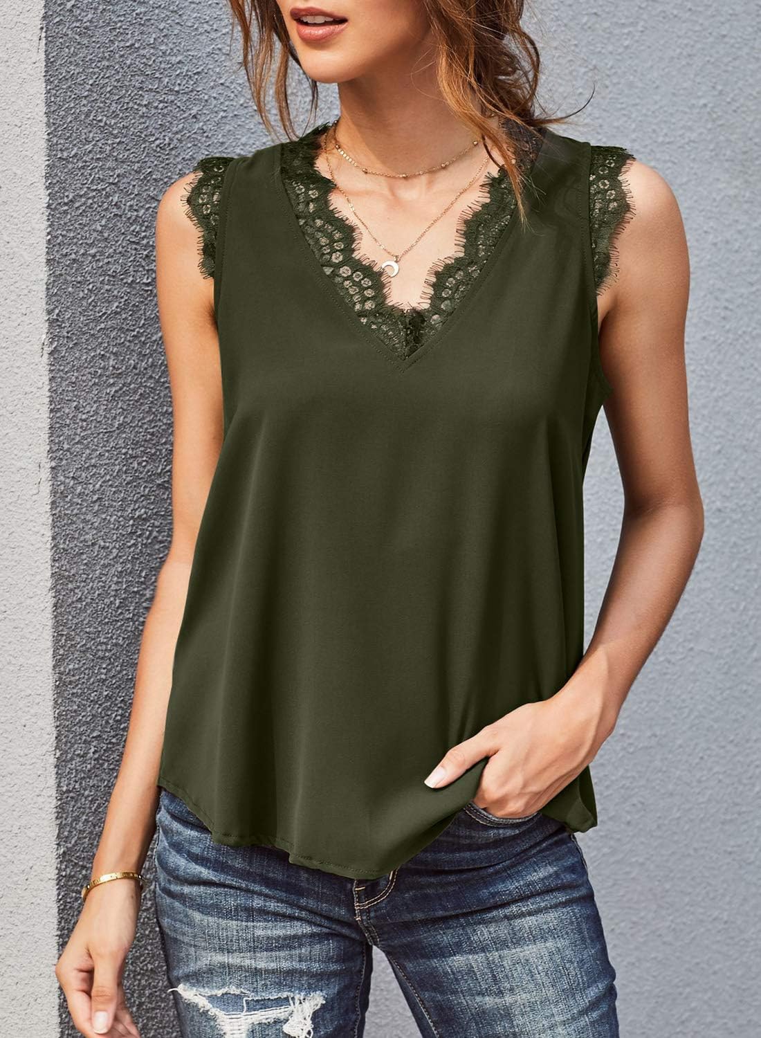 Detalle de Dokotoo Women's V-Neck Sleeveless Lace Trim Tank Top