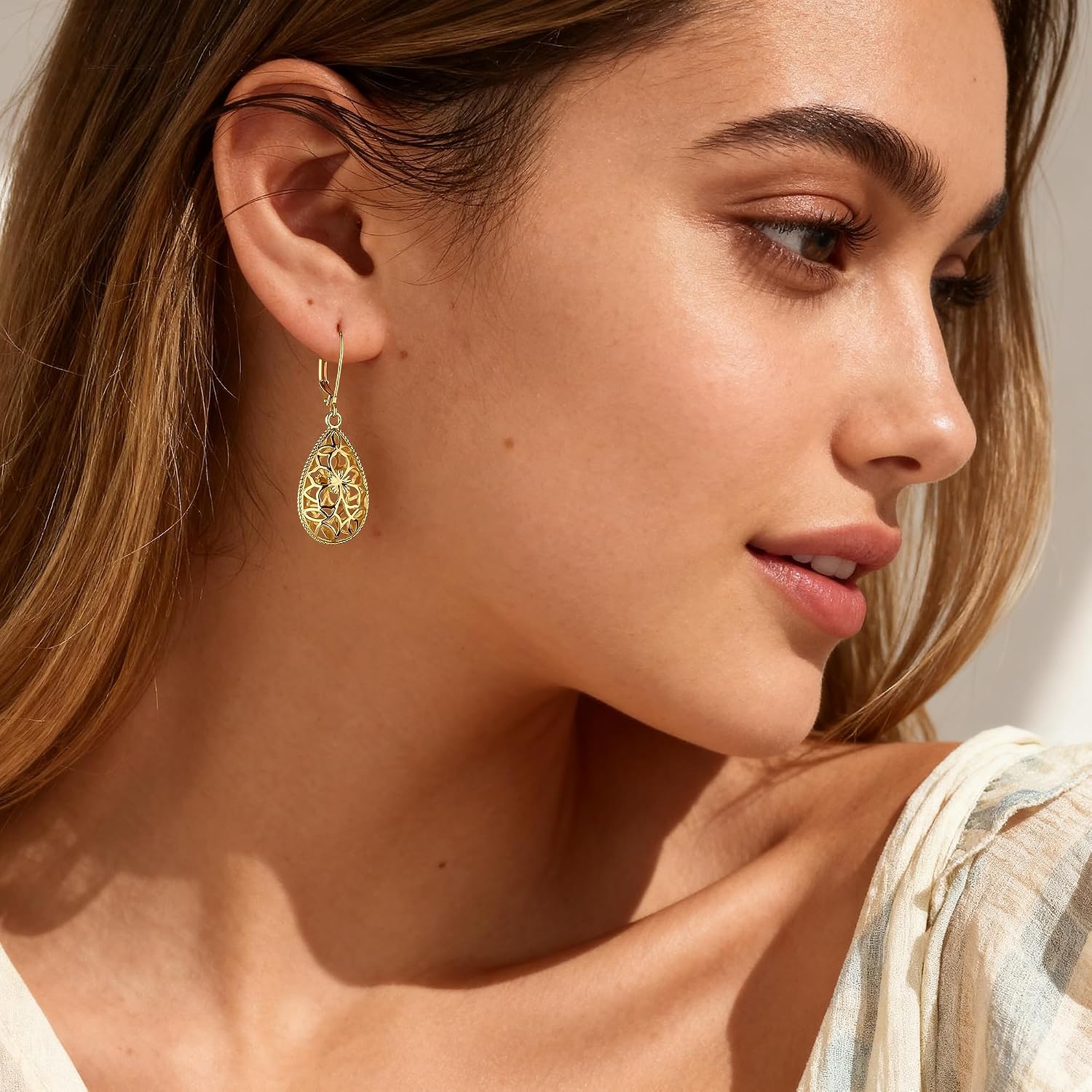 Thumbnail 6 de Filigree Teardrop Earrings, 14K Gold-Plated Brass