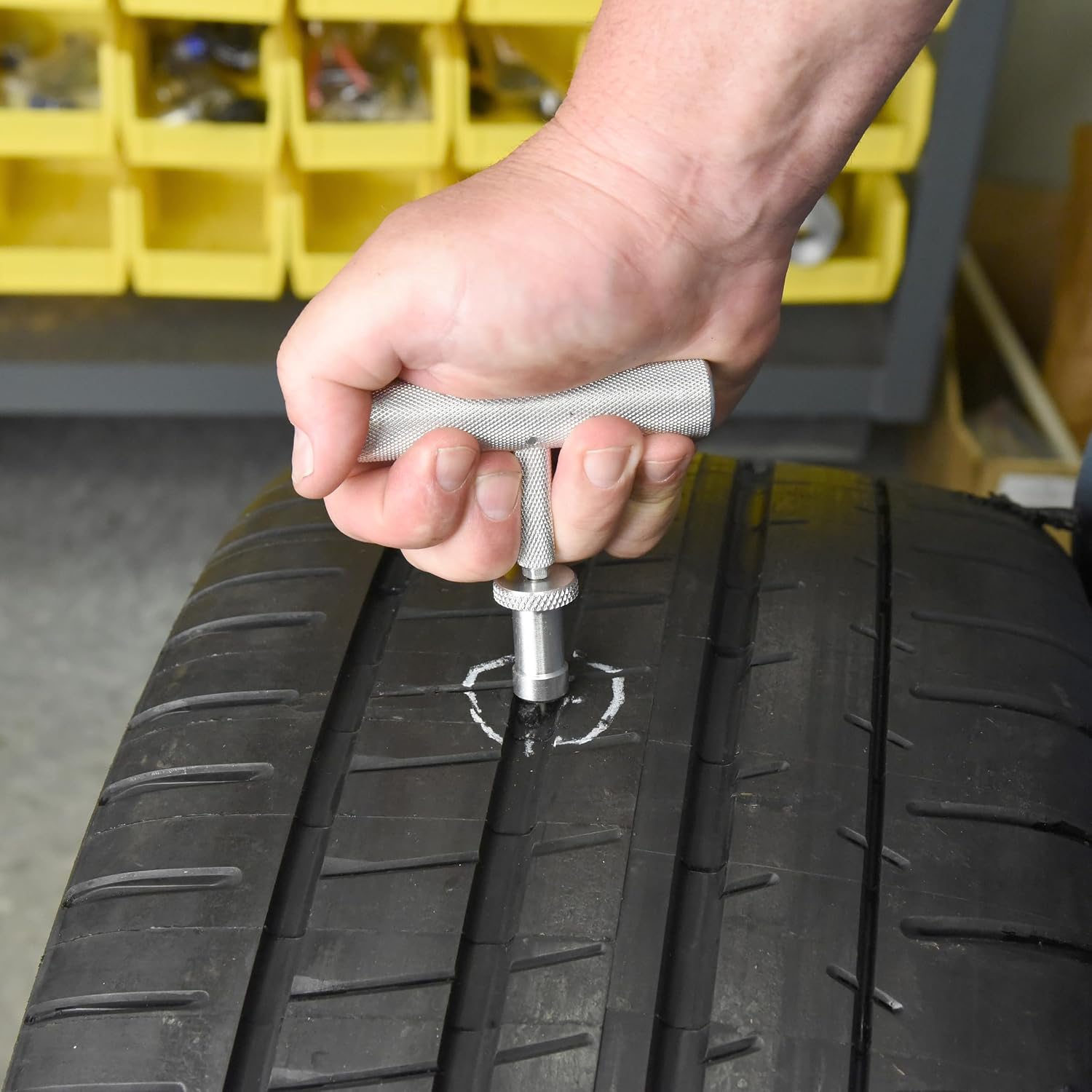 Detalle 1 de Slime 20290-5 bandenplugset met aluminium T-greep, ruimer en 10 reparatiekoorden