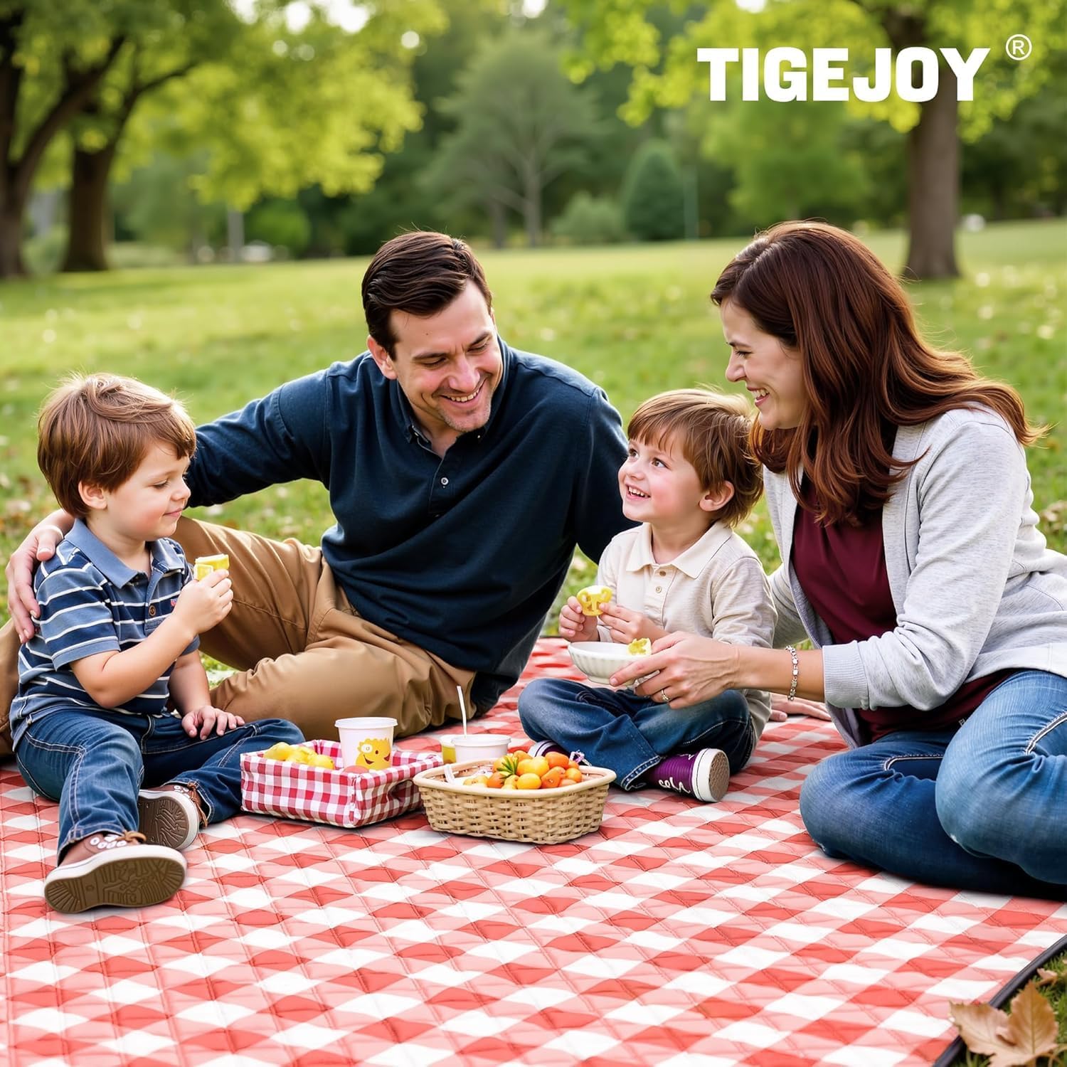 Detalle 2 de TigeJoy Large Picnic Blanket, 80 x 80-Inch Waterproof Outdoor Mat