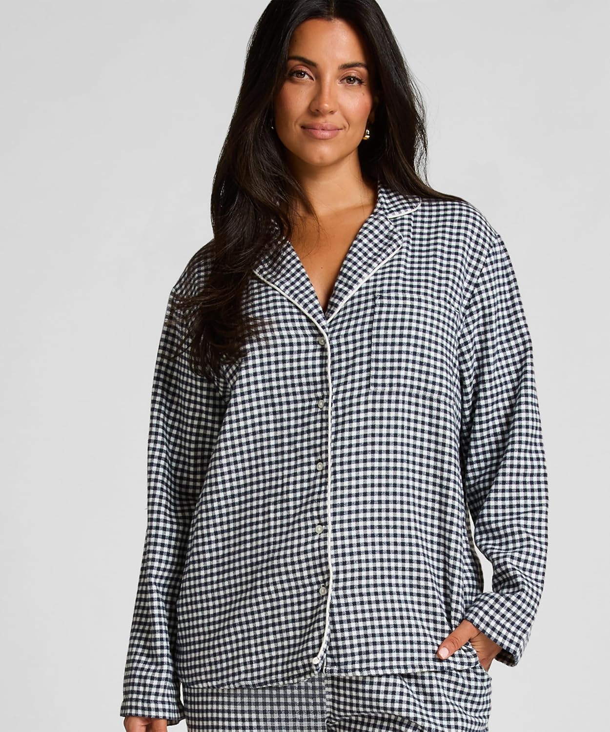 Detalle de Hunkemöller Pyjamatop Flanel Essentials – gemütlich warmes Flanel-Top mit klassischer Knopfleiste