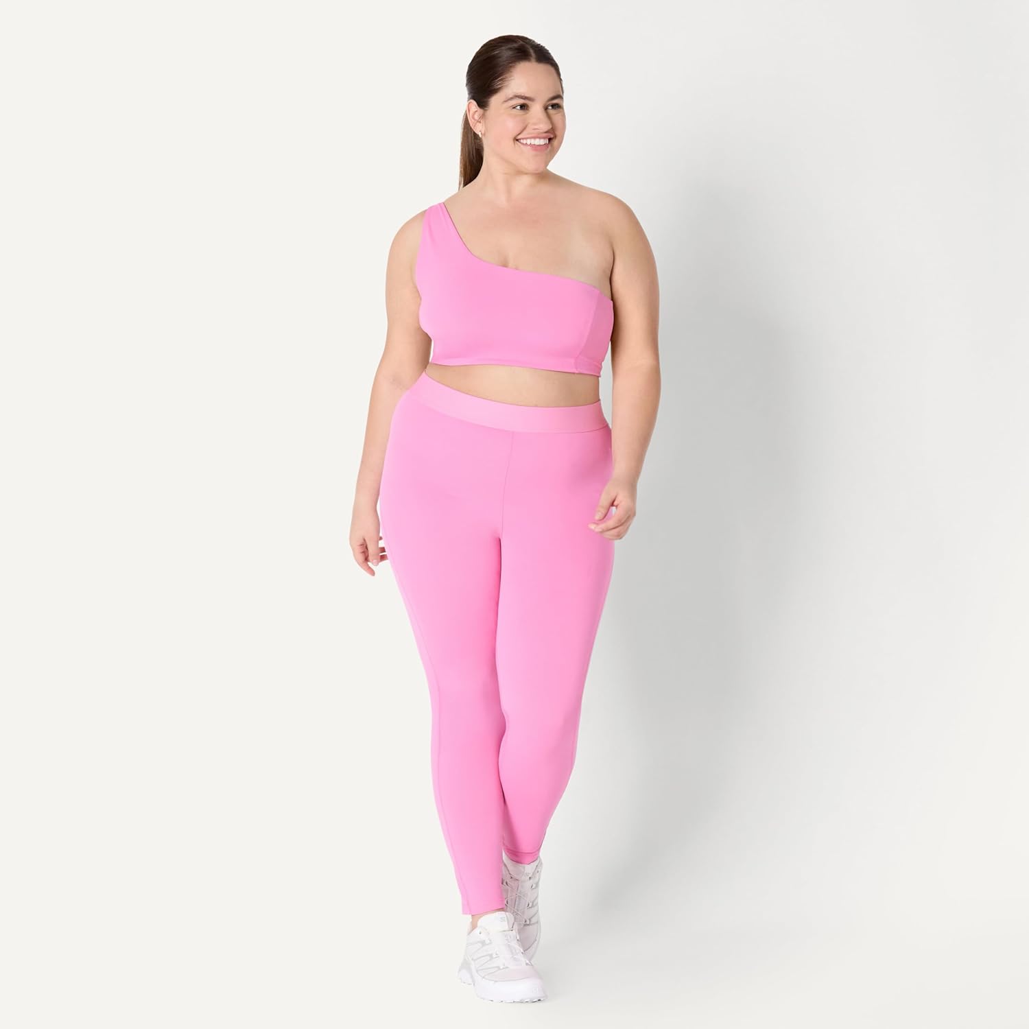 Thumbnail 6 de Amazon Essentials Damen Active FormFlex Sport-BH „Buttery Soft“ mit One-Shoulder-Trägern und Riemchenrücken (leicht stützend)