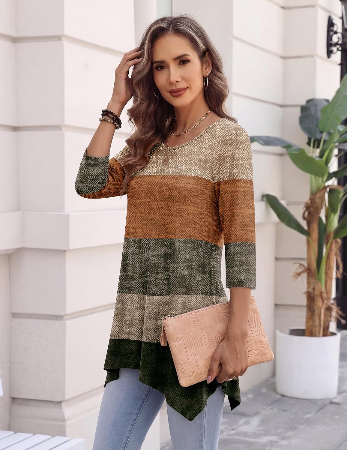 Detalle 2 de Zeagoo 3/4-Sleeve Plus-Size Tunic Top with Crew Neck and Asymmetrical Hem