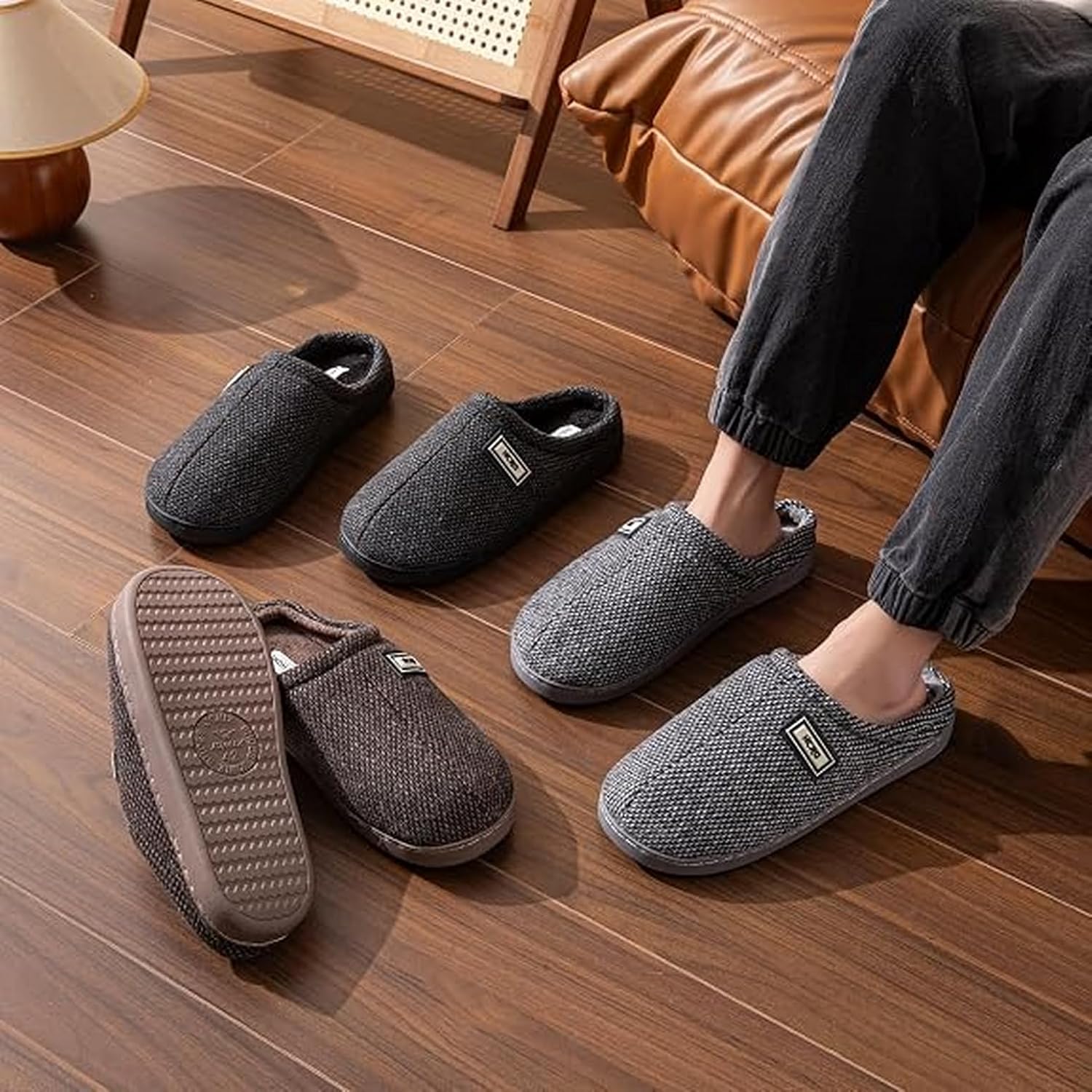 Detalle 2 de JOMIX herenpantoffels voor de winter met bont, pluche en antislip